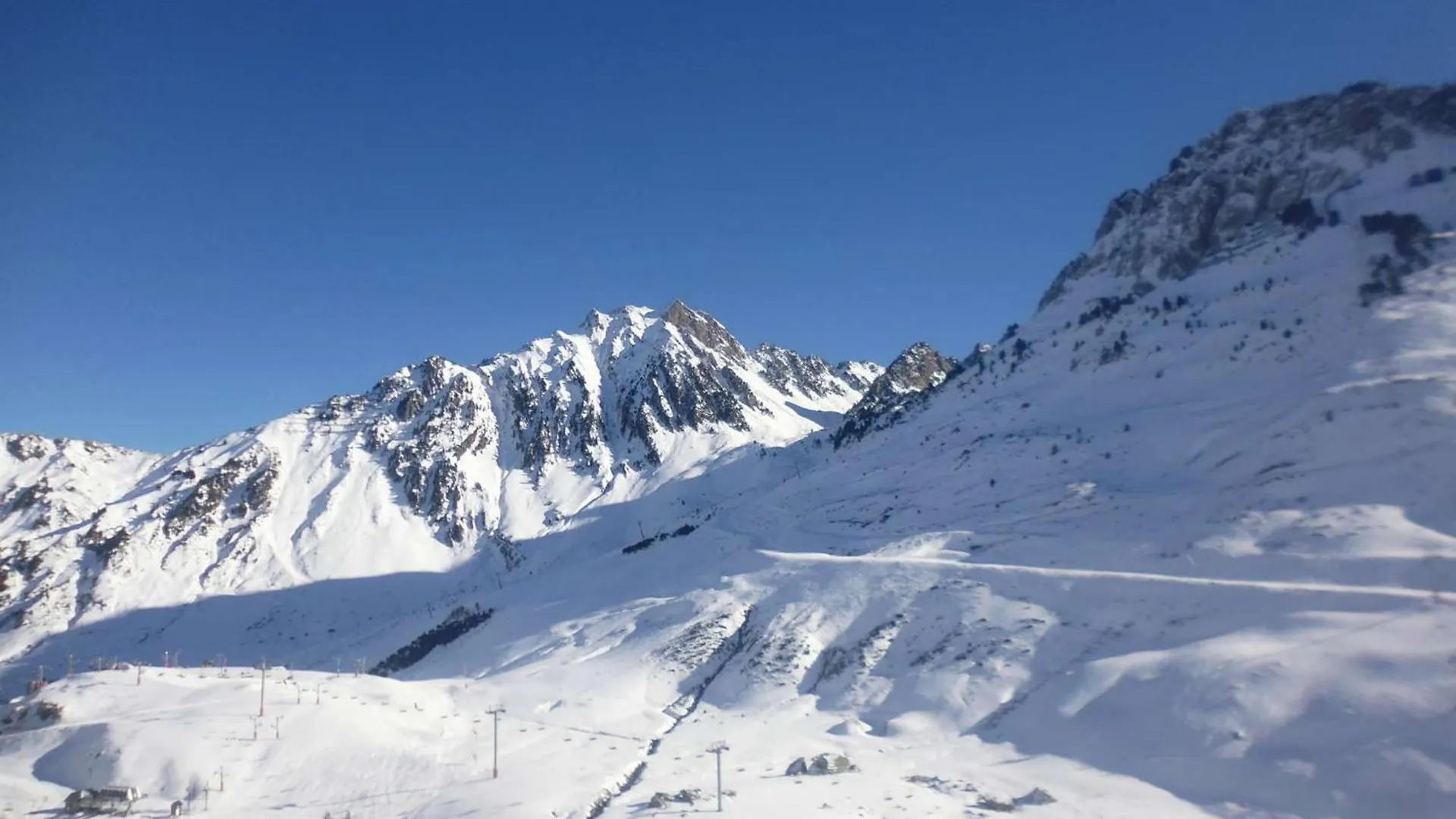 Apartament Charmant Studio Cabine Pour 4 Avec Terrasse, Piscine Couverte, Parking Et Salle De Fitness A 400M Des Pistes - Fr-1-404-245 Bagnères-de-Bigorre Francja