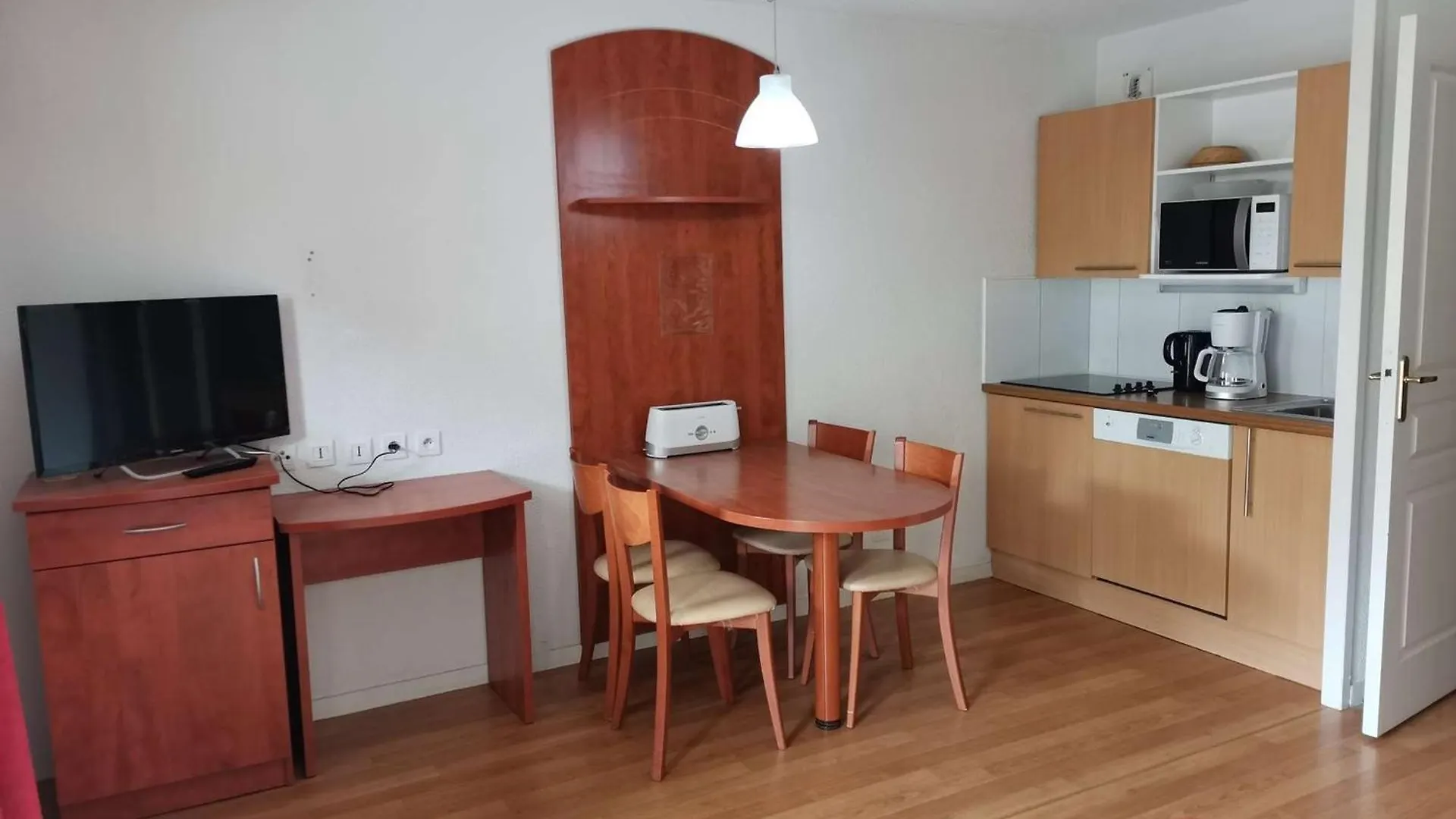 Charmant Studio Cabine Pour 4 Avec Terrasse, Piscine Couverte, Parking Et Salle De Fitness A 400M Des Pistes - Fr-1-404-245 Bagnères-de-Bigorre Apartament